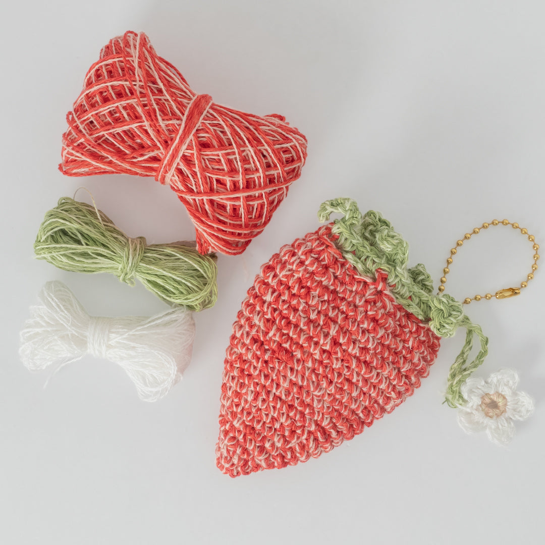 【パターン+糸】Strawberry Mini Pouch Charm Kit【ミニポーチチャームキット】