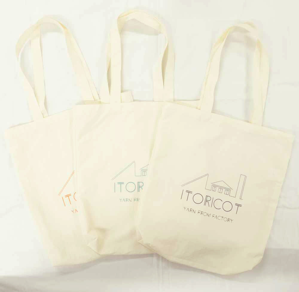 ITORICOTロゴトートバッグ(リサイクルナイロン使用) 各色