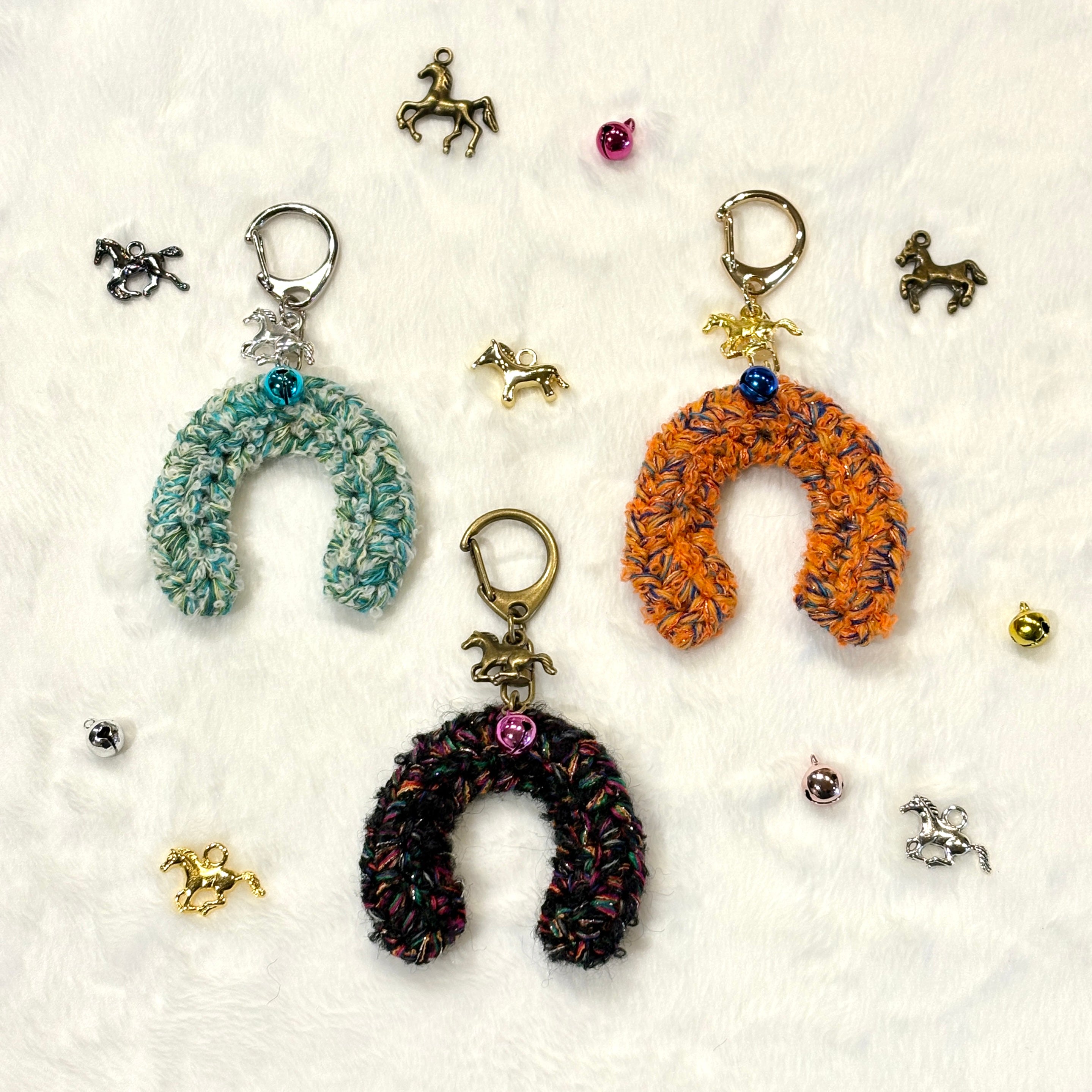 5月4日|ミックスヤーンで編む、馬のひづめ型キーホルダー by ハッピーパンチ編みーズ