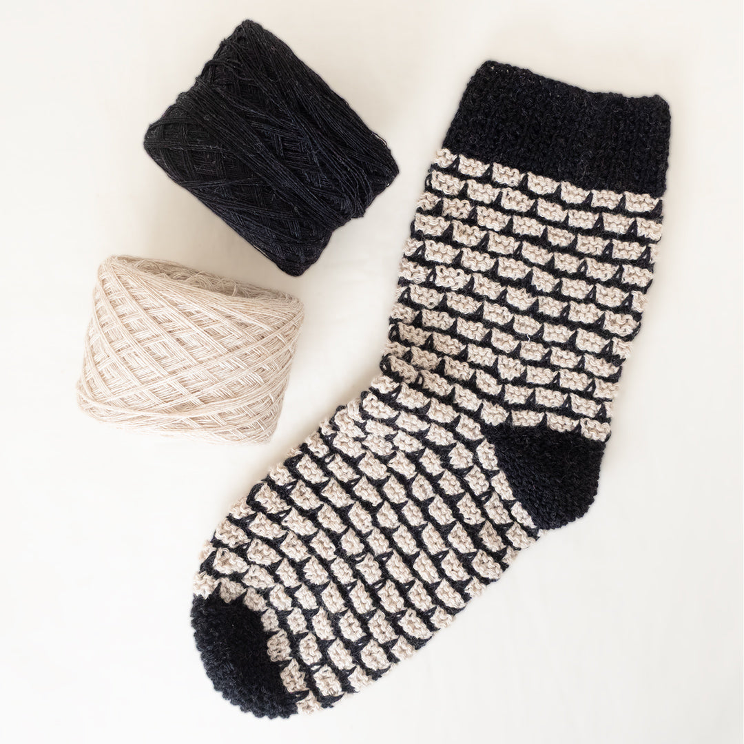 [Text Pattern] Hitsuji Hitsuji Socks designed by ande Nobu (Socks) [PDF]