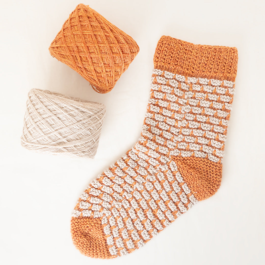 [Text Pattern] Hitsuji Hitsuji Socks designed by ande Nobu (Socks) [PDF]