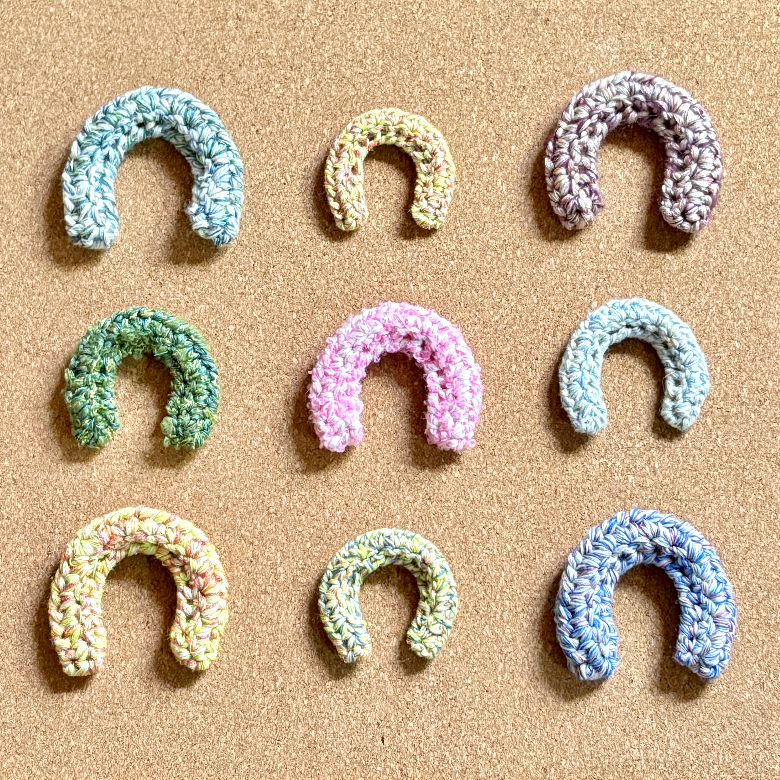 5月4日｜ミックスヤーンで編む、馬のひづめ型キーホルダー by ハッピーパンチ編みーズ