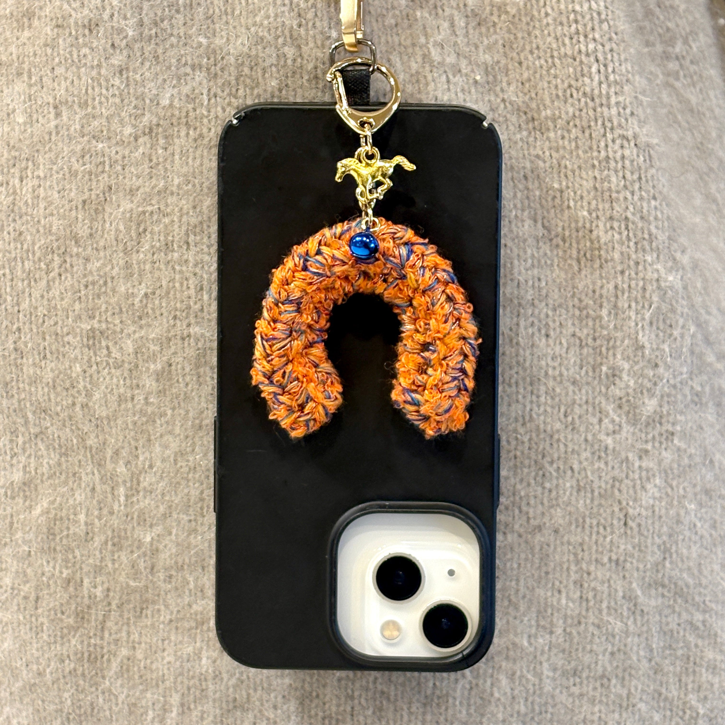 5月4日｜ミックスヤーンで編む、馬のひづめ型キーホルダー by ハッピーパンチ編みーズ