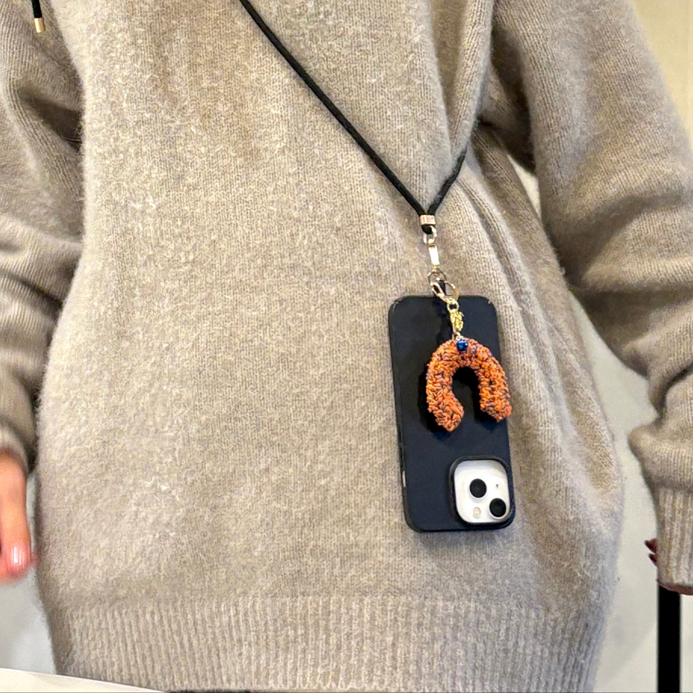 5月4日｜ミックスヤーンで編む、馬のひづめ型キーホルダー by ハッピーパンチ編みーズ