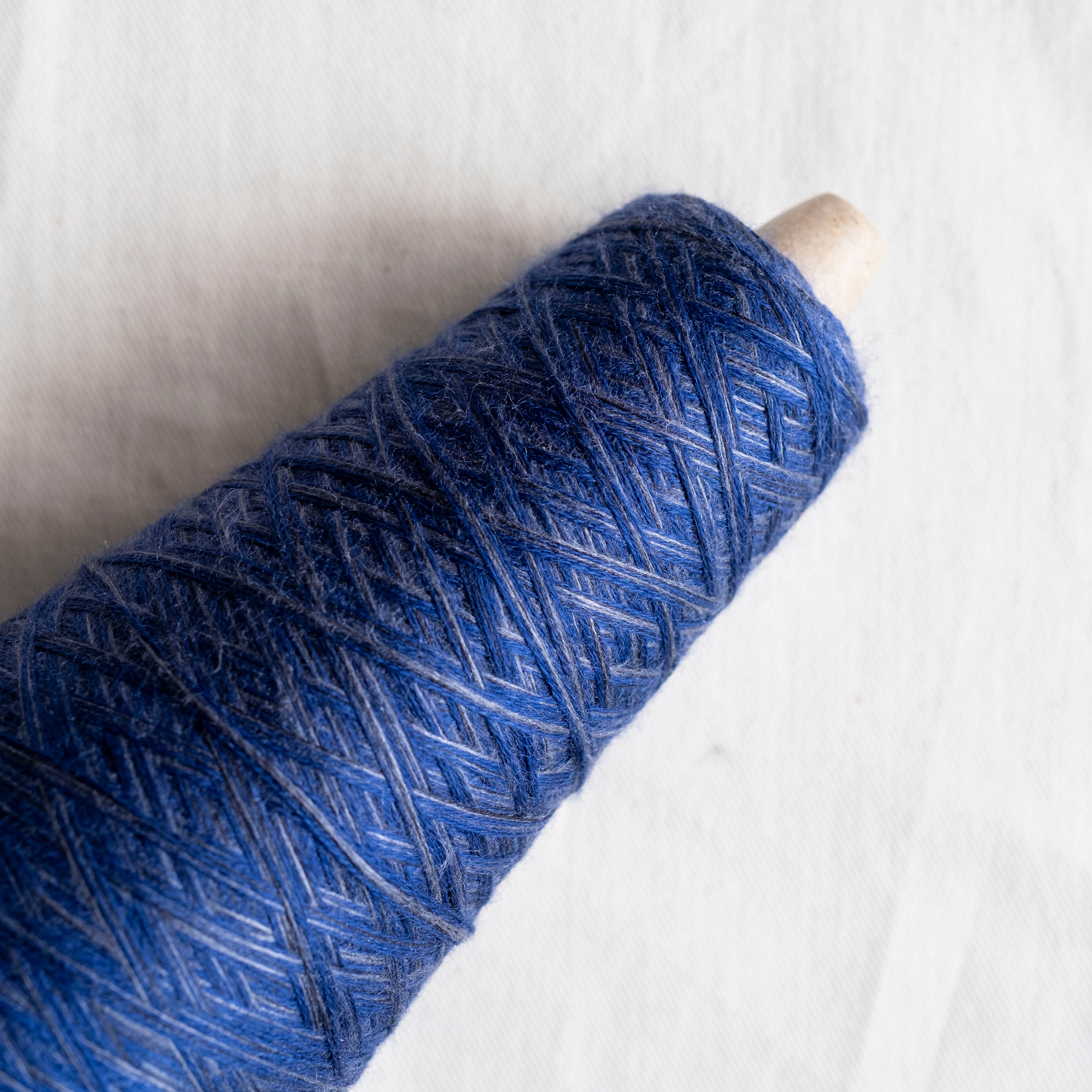 Hoshi Ito（中細・ウールシルク）（ITORICOT Concept Yarn）